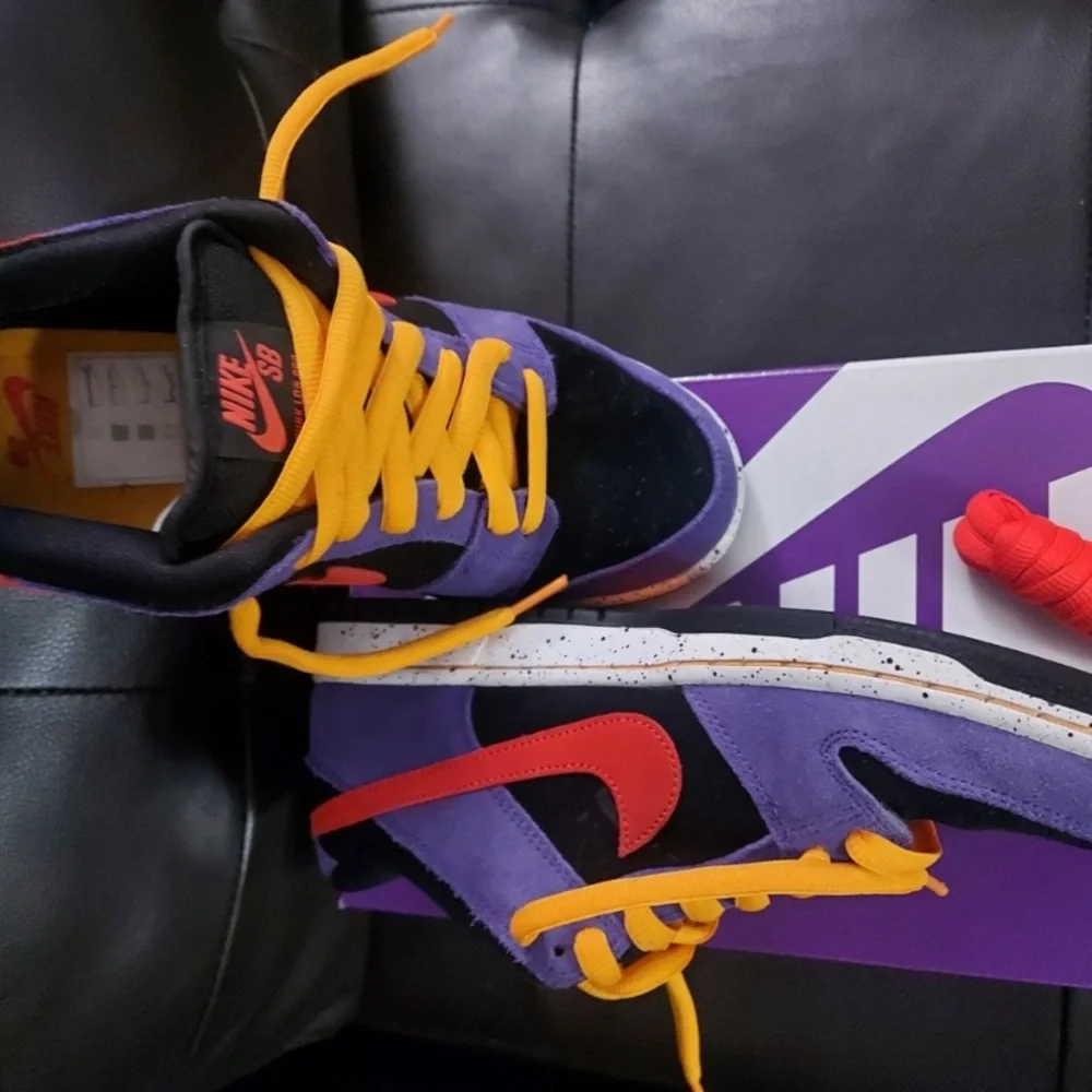 Nike SB Dunk Low (ACG Terra) - Picture 2 of 3